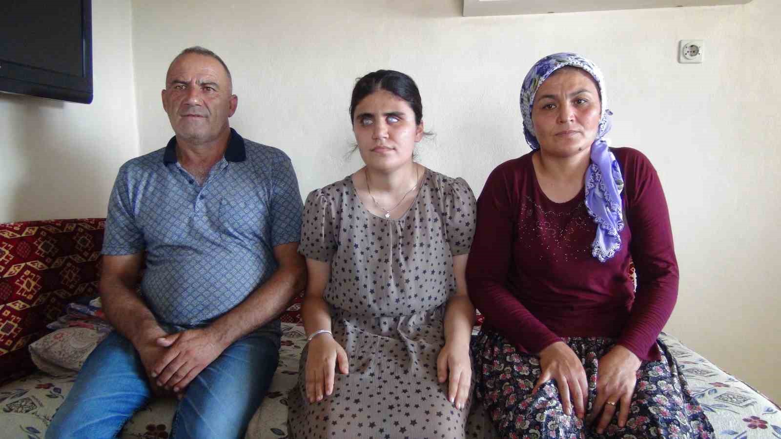 İlkokul mezunu annesi çalıştırdı, görme engelli kızı üniversiteyi kazandı