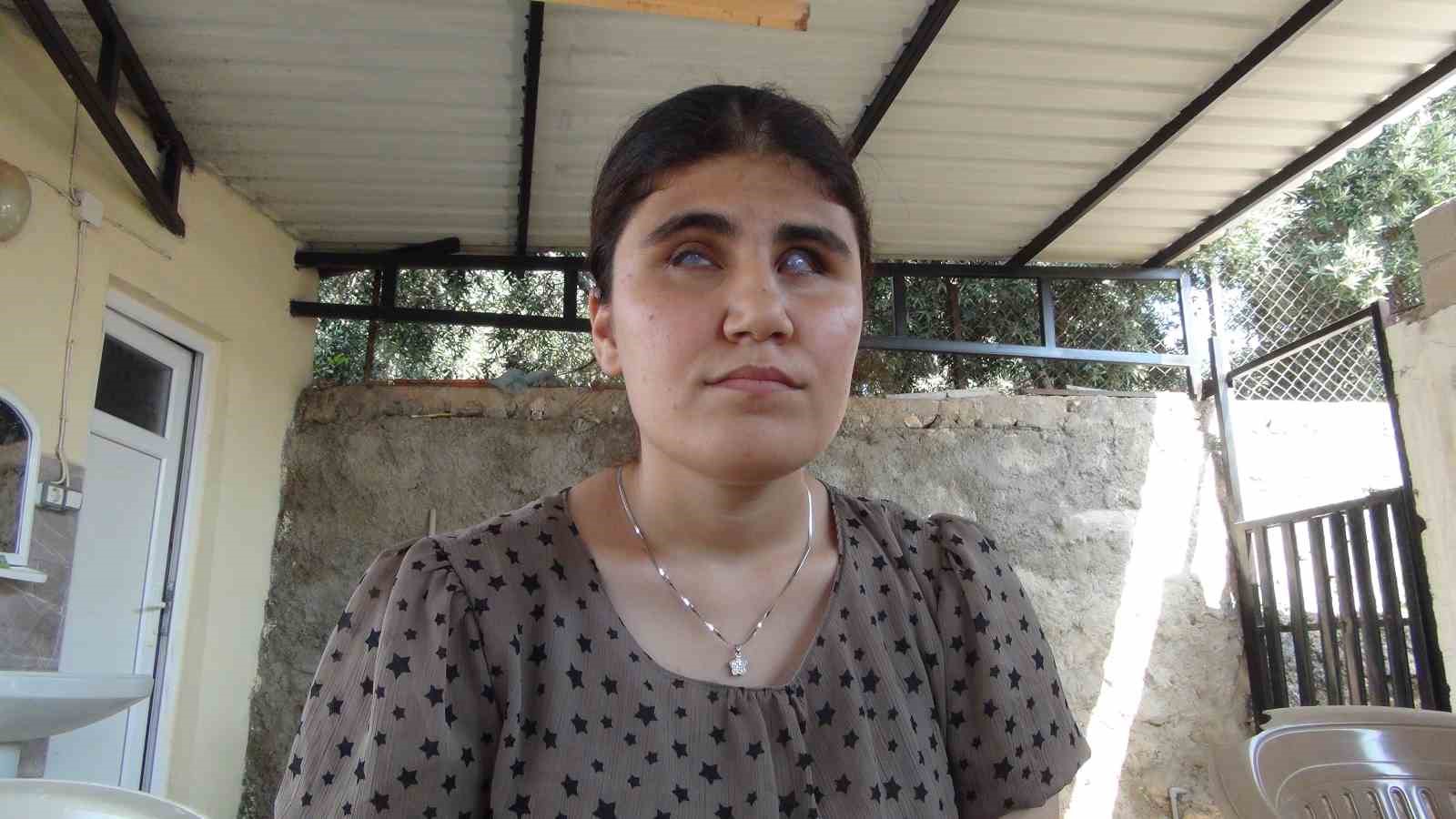 İlkokul mezunu annesi çalıştırdı, görme engelli kızı üniversiteyi kazandı