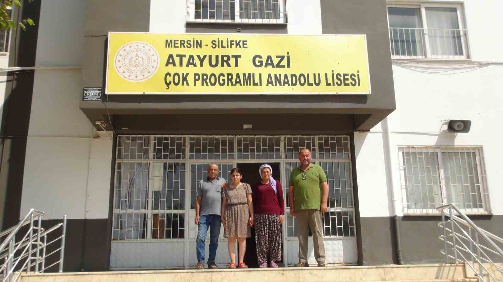 İlkokul mezunu annesi çalıştırdı, görme engelli kızı üniversiteyi kazandı