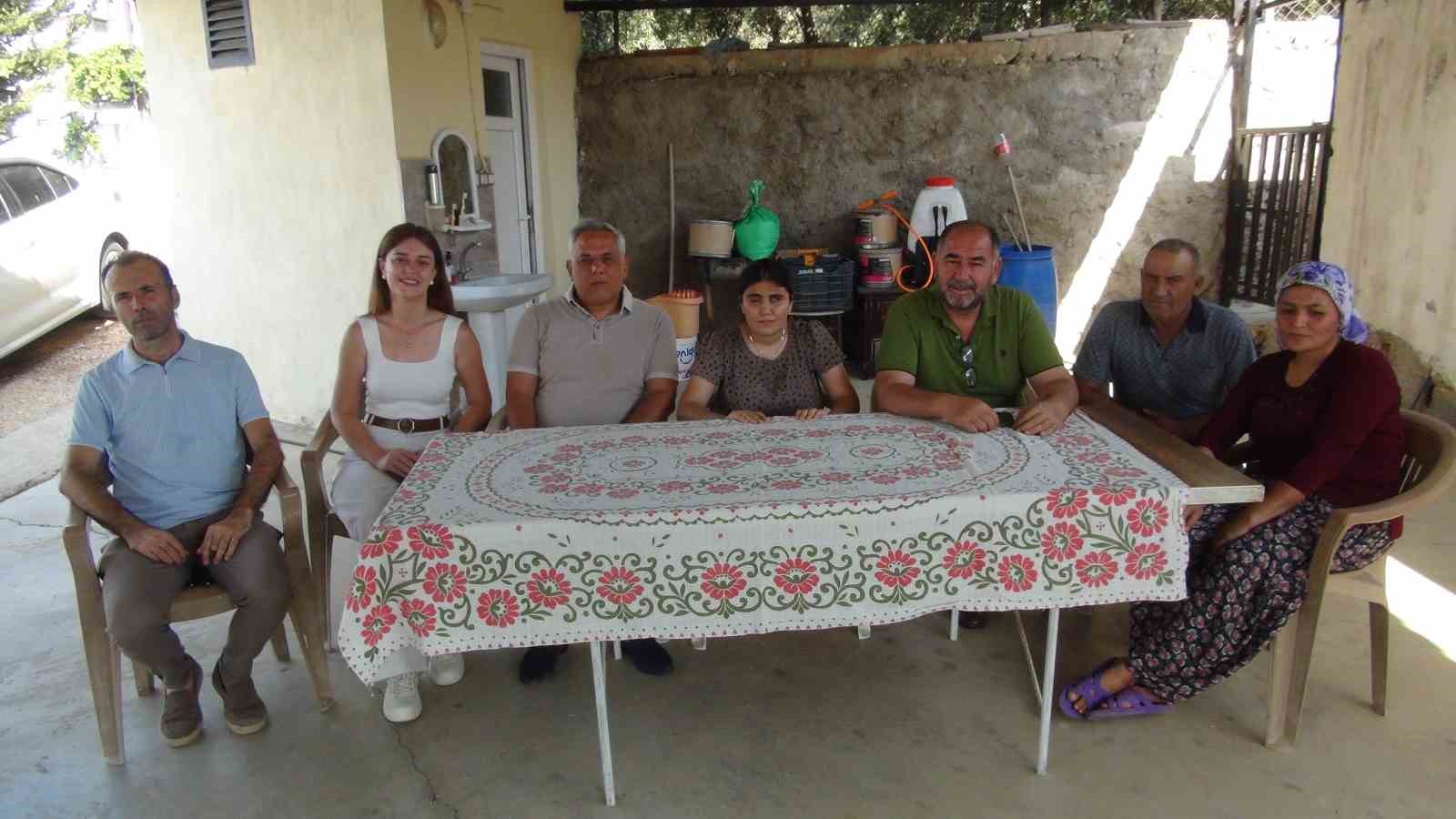 İlkokul mezunu annesi çalıştırdı, görme engelli kızı üniversiteyi kazandı