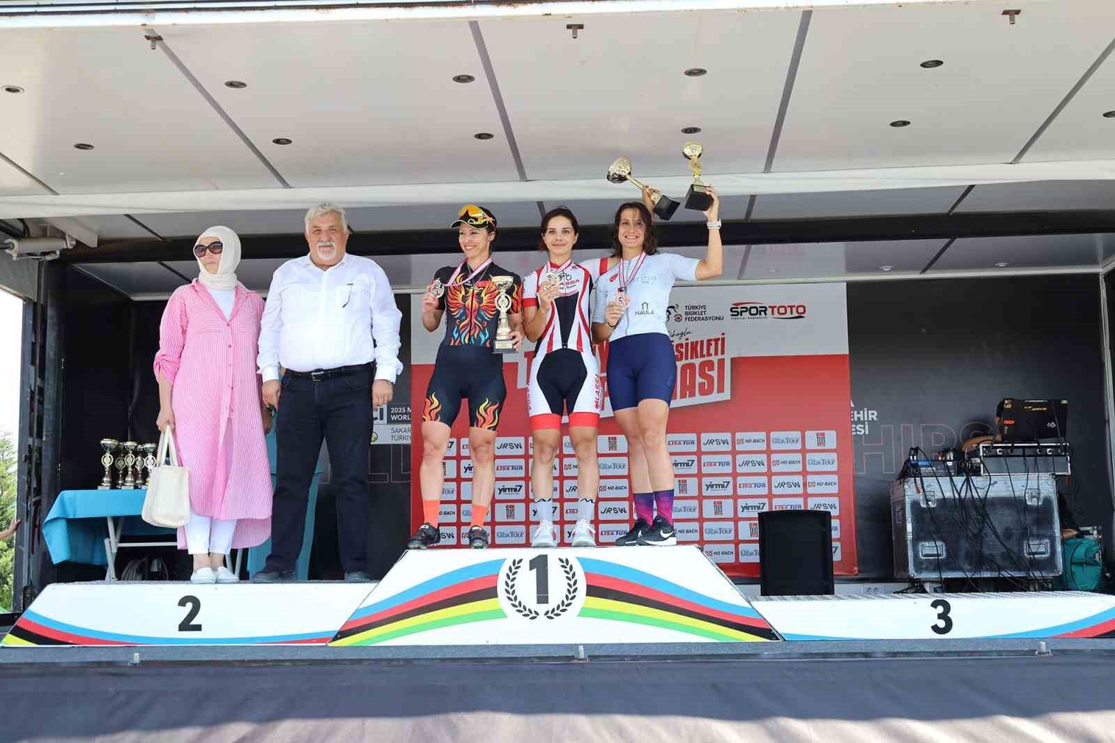 Sakarya’da nefes kesen şampiyona: Genç pedallar zirve için yarıştı