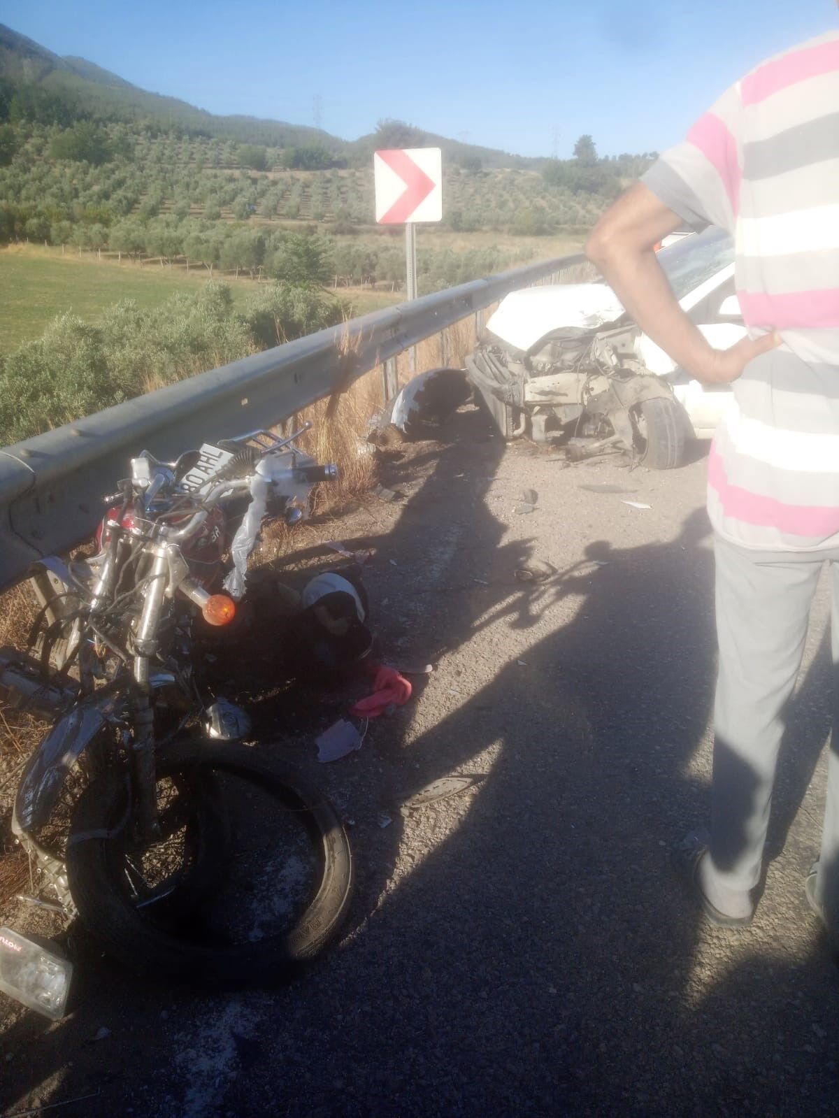 Otomobil ile motosiklet çarpıştı: 2 yaralı