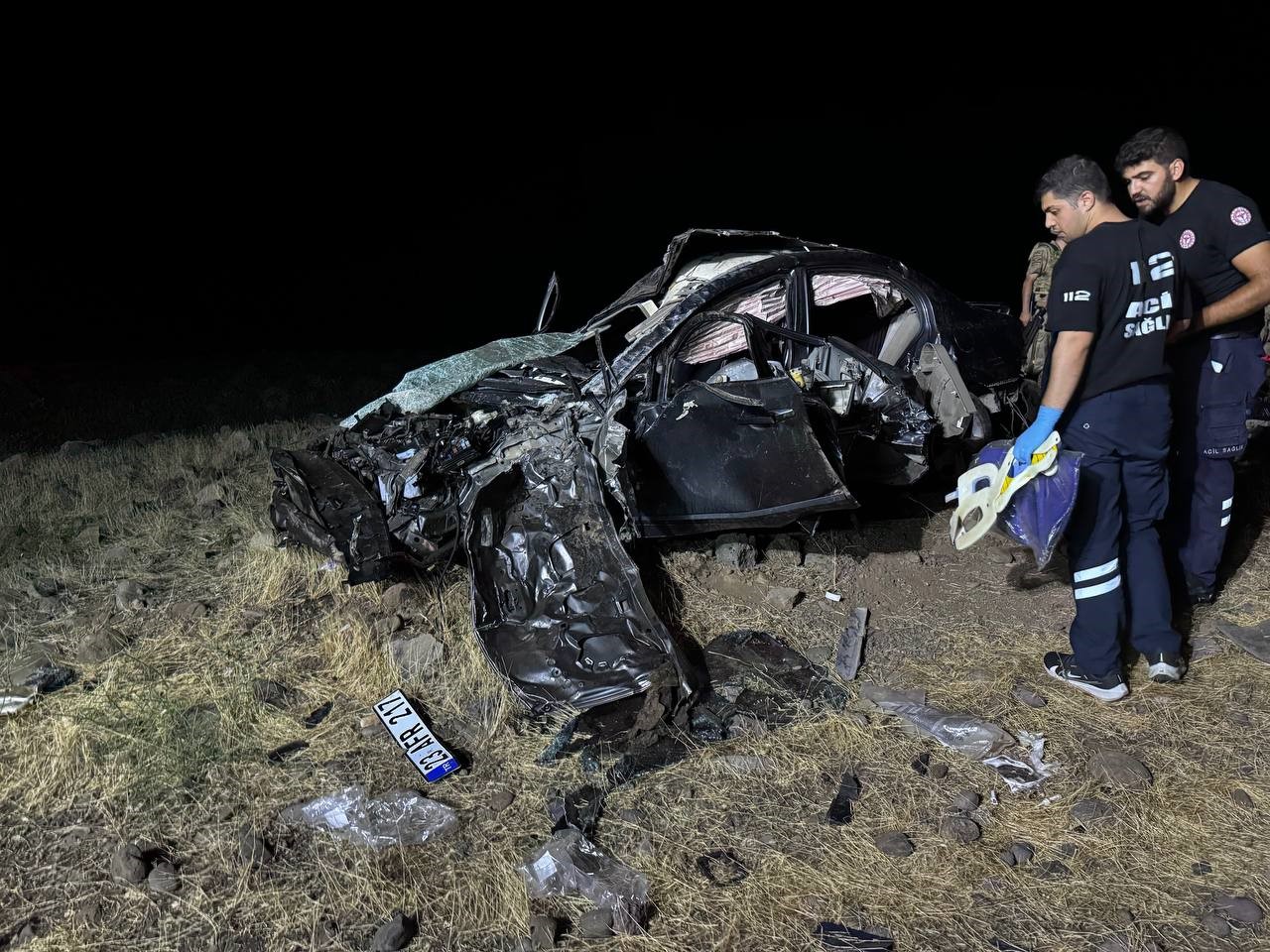 Elazığ’da otomobil şarampole devrildi: 2 ölü, 3 yaralı