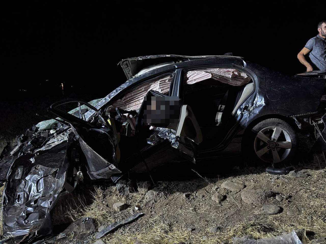 Elazığ’da otomobil şarampole devrildi: 2 ölü, 3 yaralı