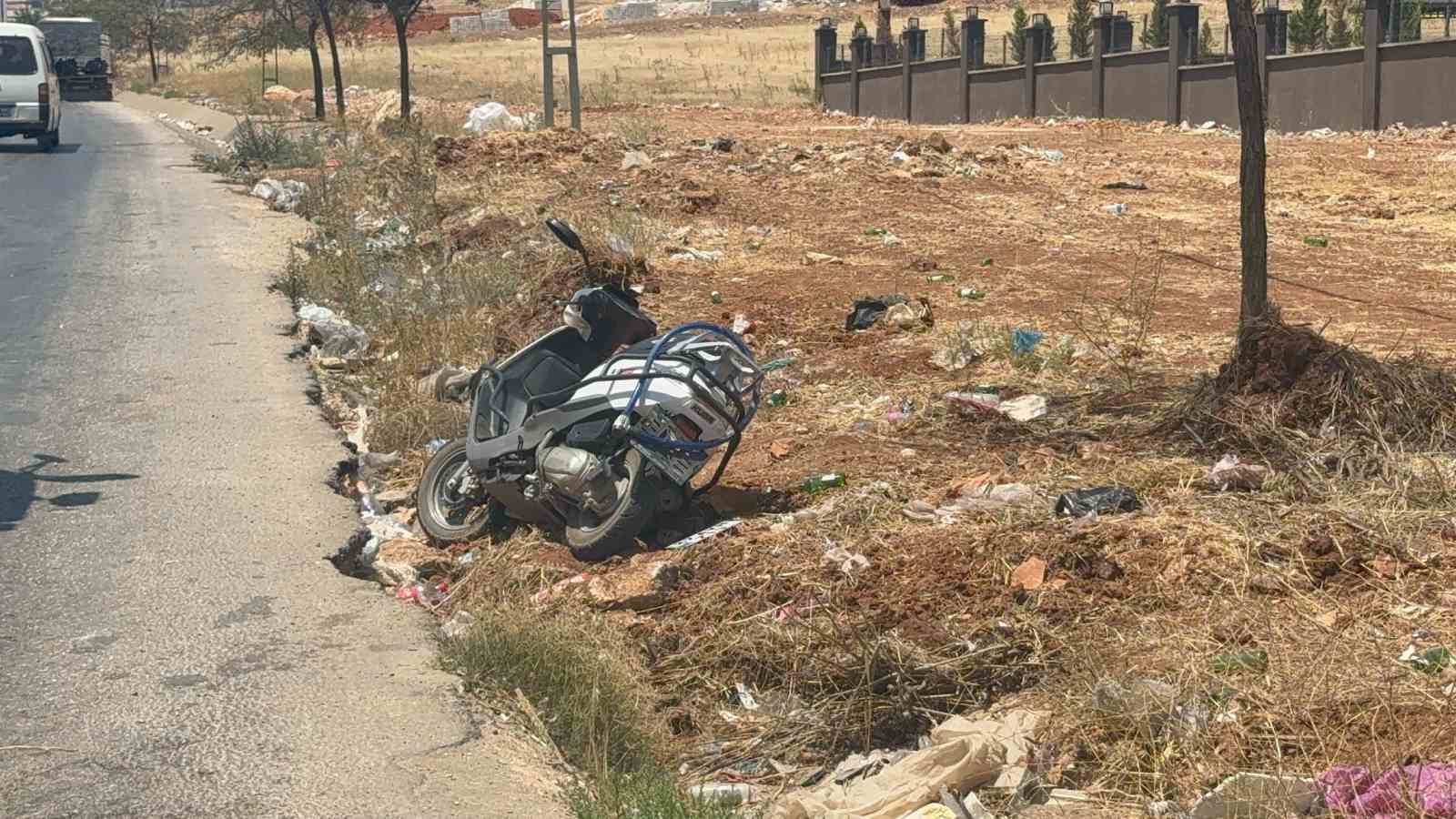 Beton mikserinin altında kalan motosikletteki kadın öldü, oğlu yaralandı