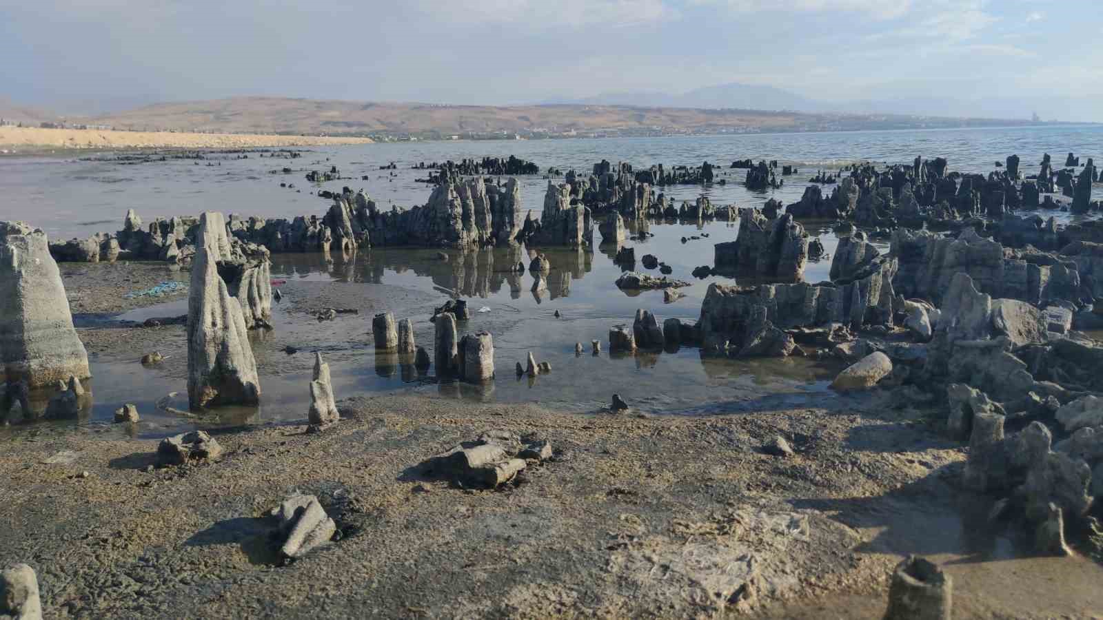 Van Gölü su kaybetmeye devam ediyor