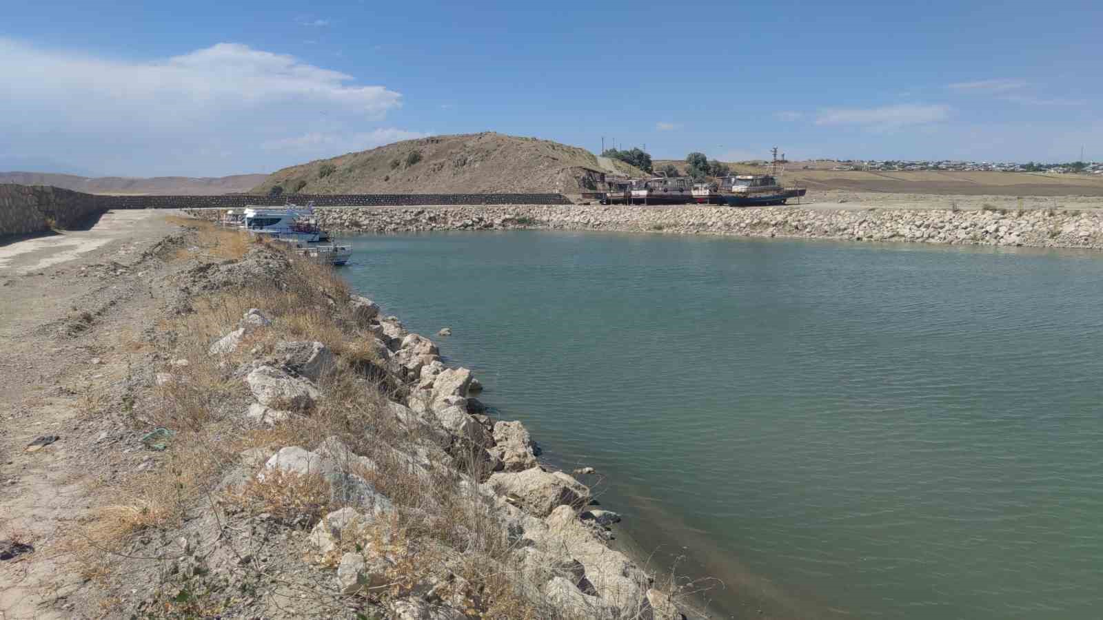 Van Gölü su kaybetmeye devam ediyor