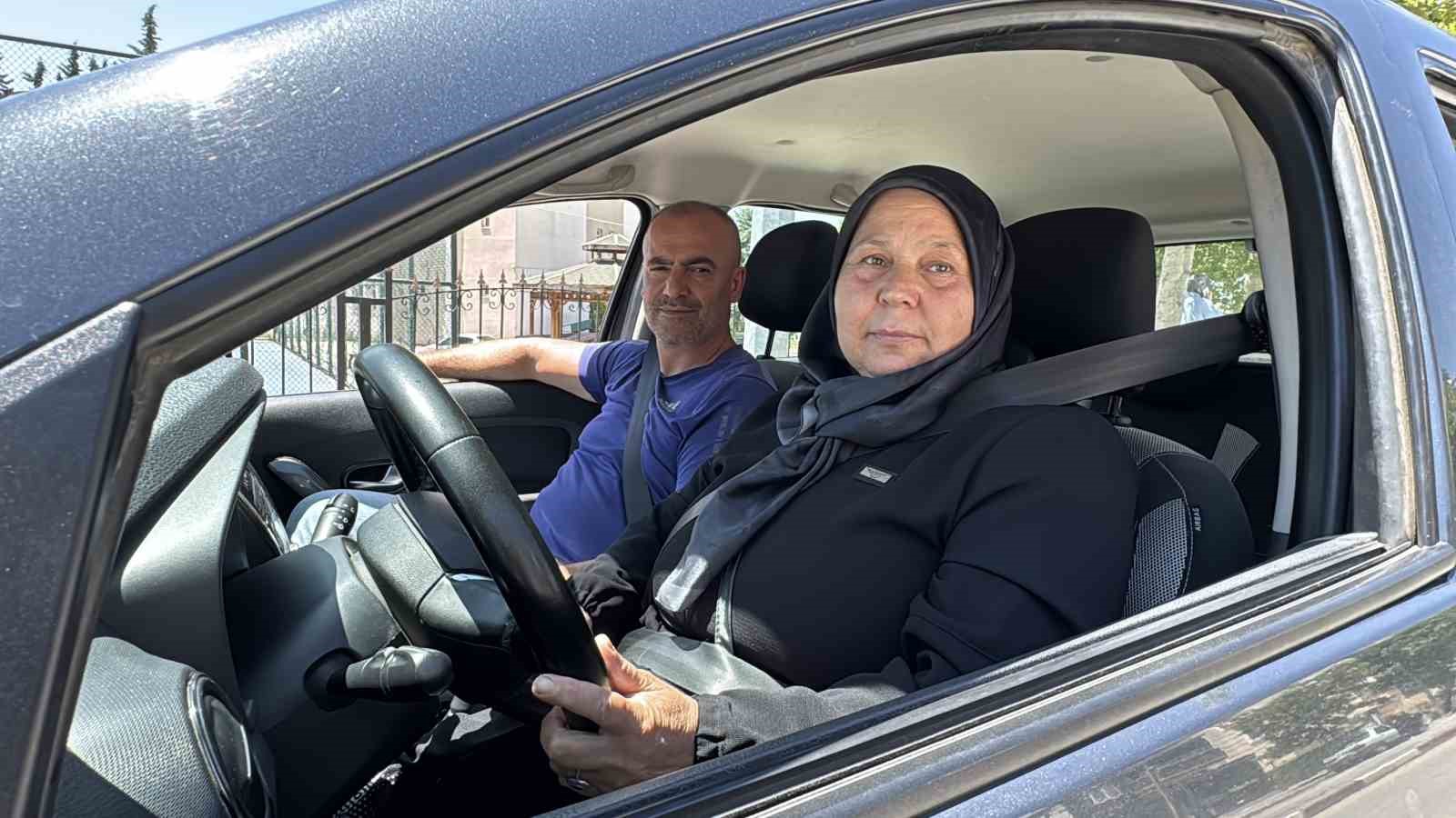 55 yaşındaki kadın, 2 dosya yaktı 12. sınavda ehliyet almaya hak kazandı