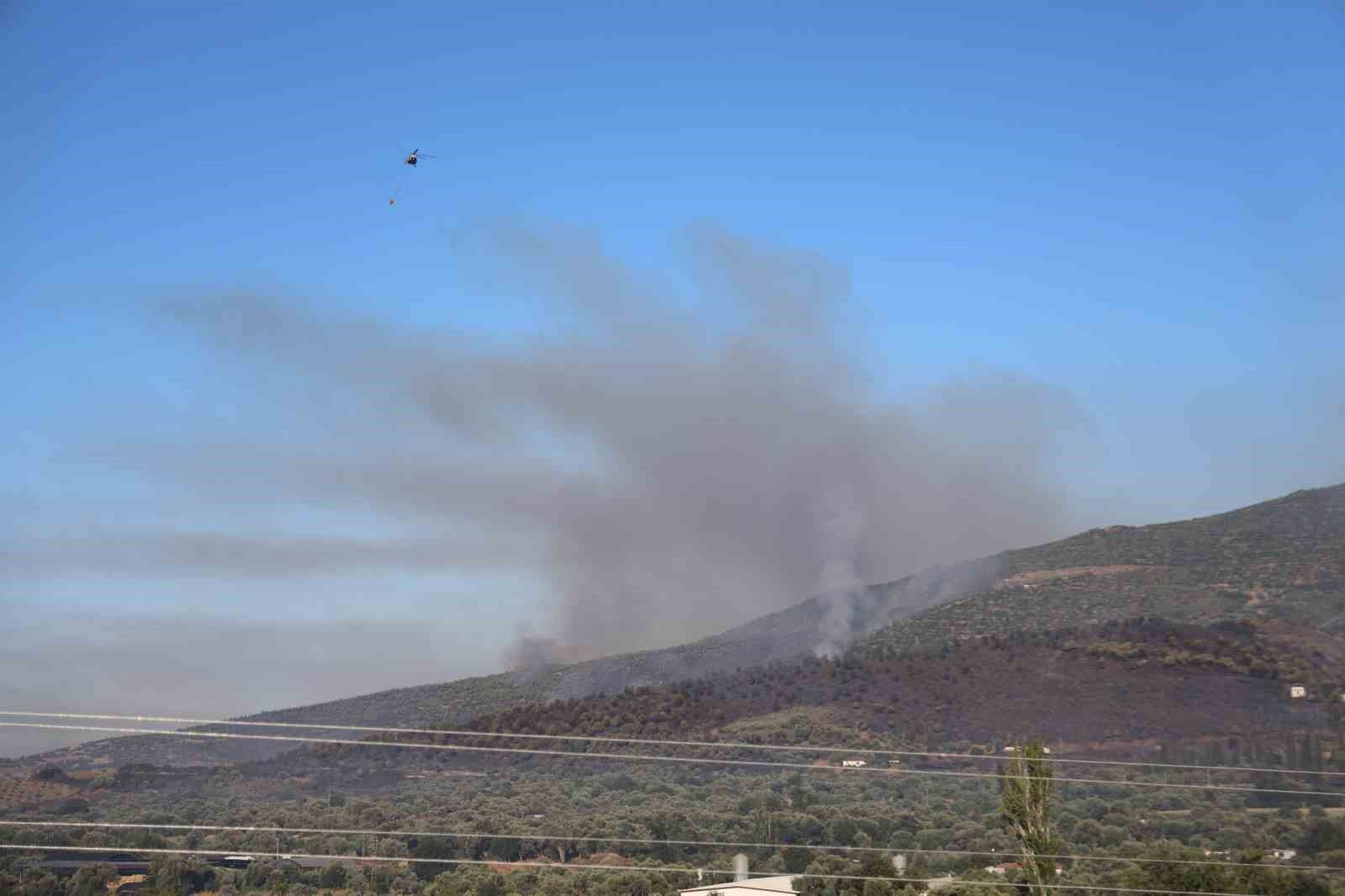 3 gündür devam eden orman yangını sonrası Ödemiş’in dağları siyaha büründü