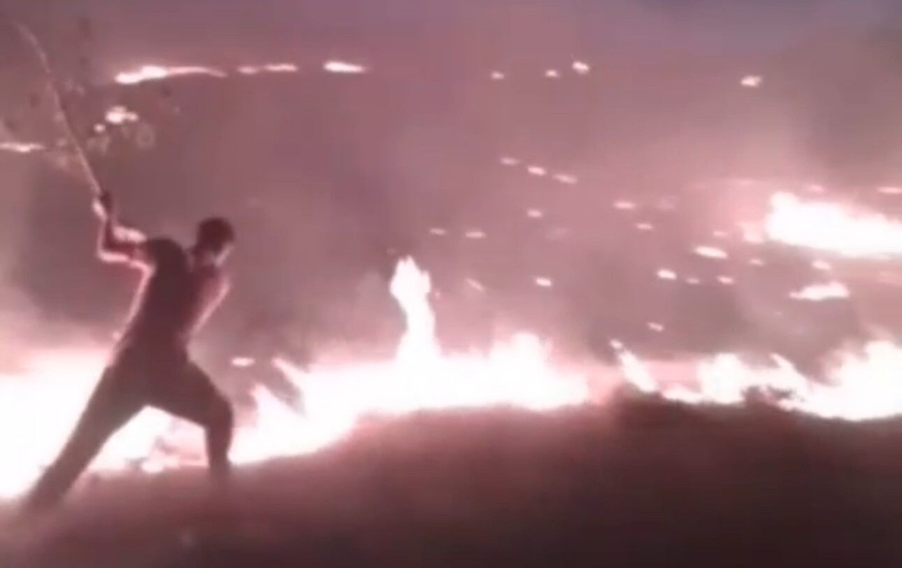 Hakkari-Van il sınırında arasında çıkan yangın korkuttu