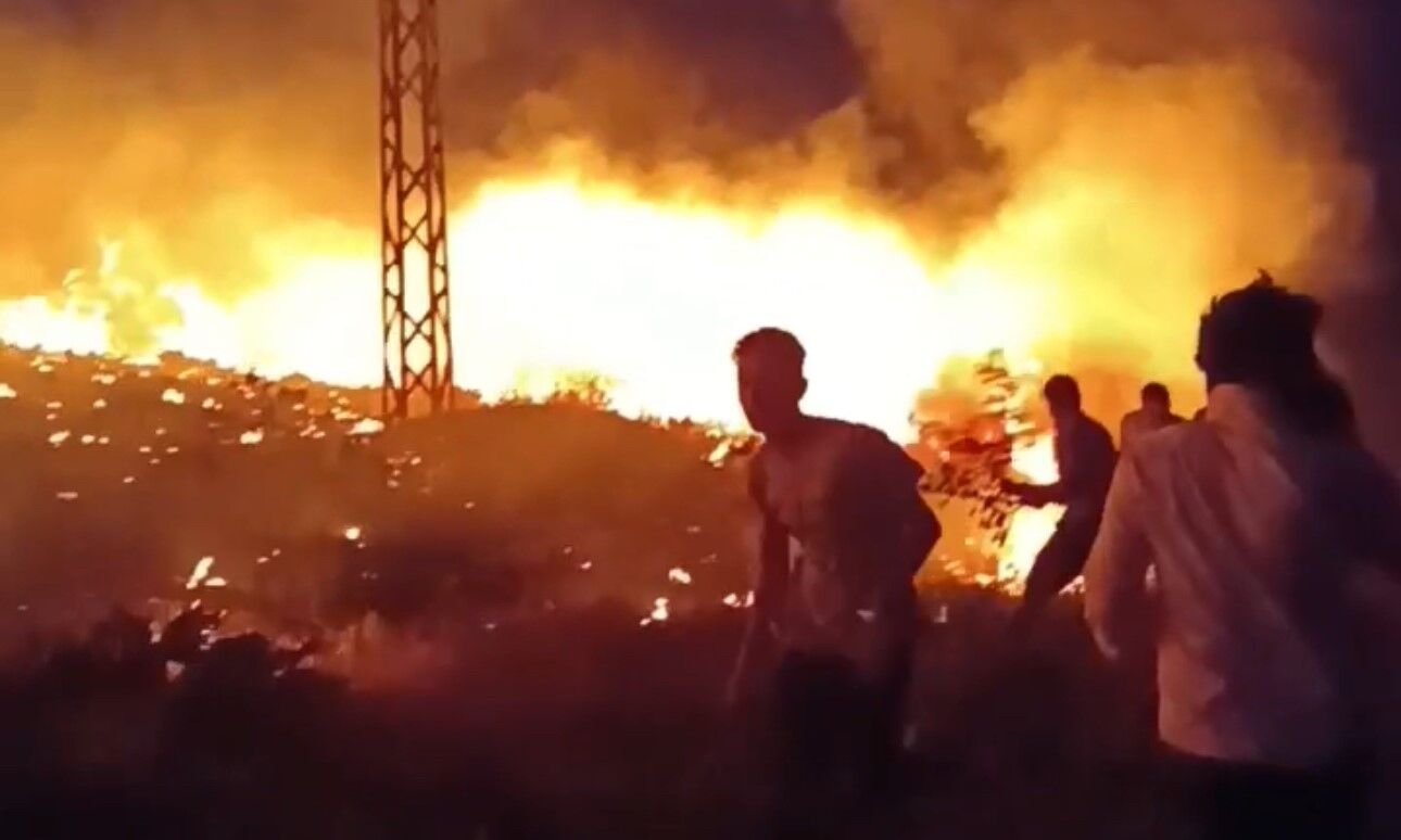 Hakkari-Van il sınırında arasında çıkan yangın korkuttu