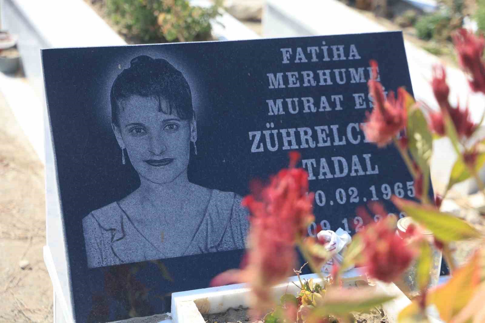 Hastanede kalp krizi geçirerek vefat eden 24 yaşındaki doktor, 8 ay önce trafik kazasında ölen annesinin yanına defnedildi