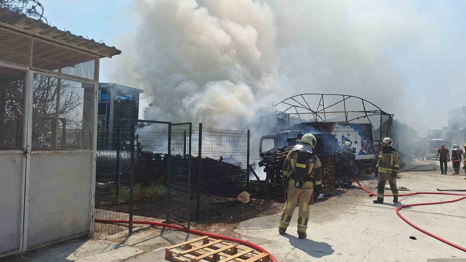 Ankara’da fabrika deposunda yangın