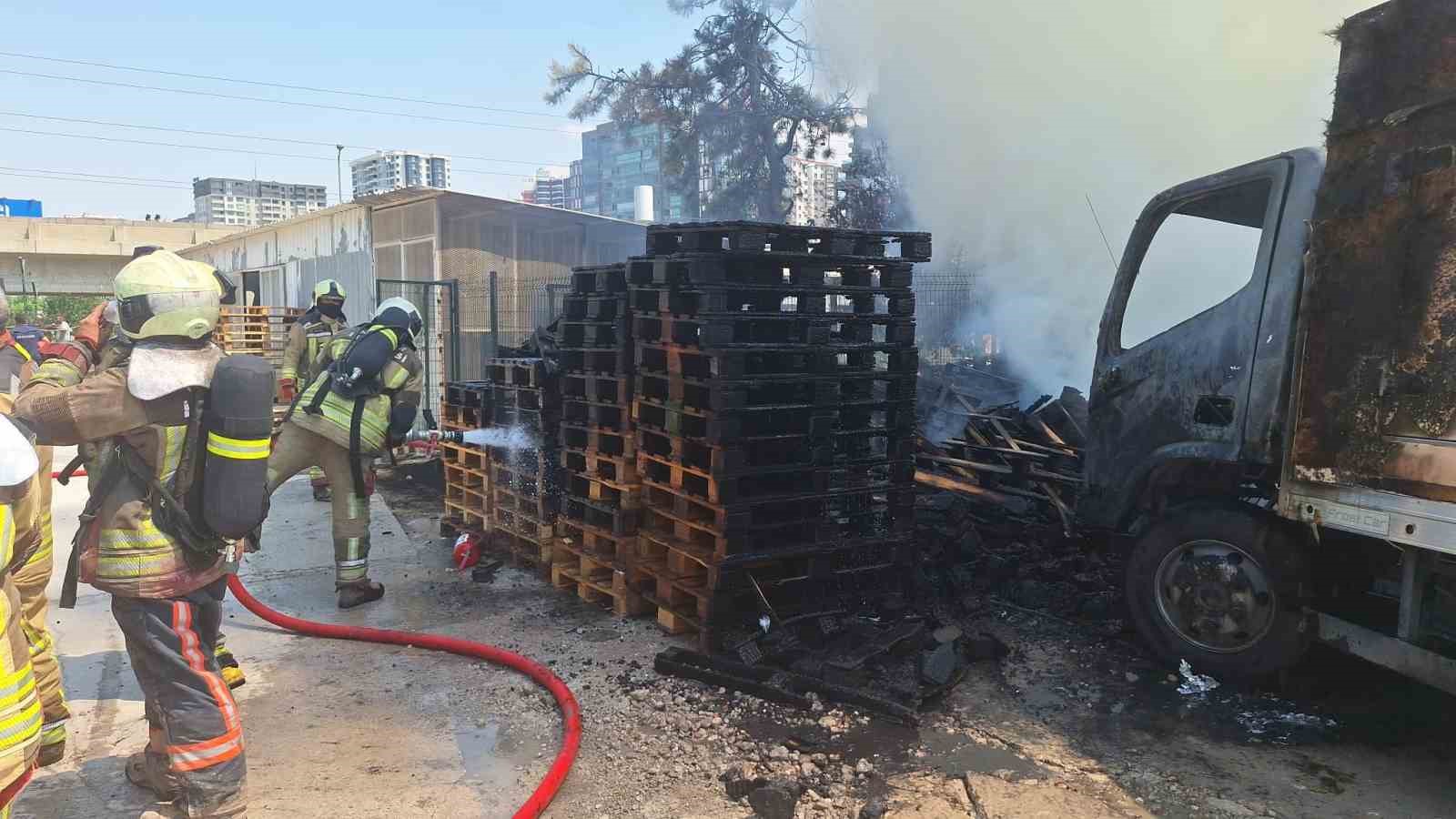 Ankara’da fabrika deposunda yangın