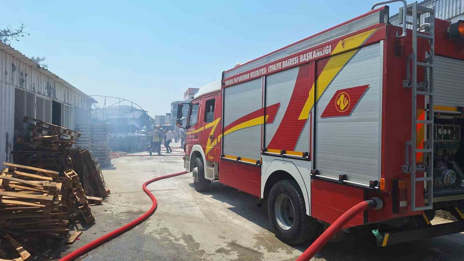 Ankara’da fabrika deposunda yangın