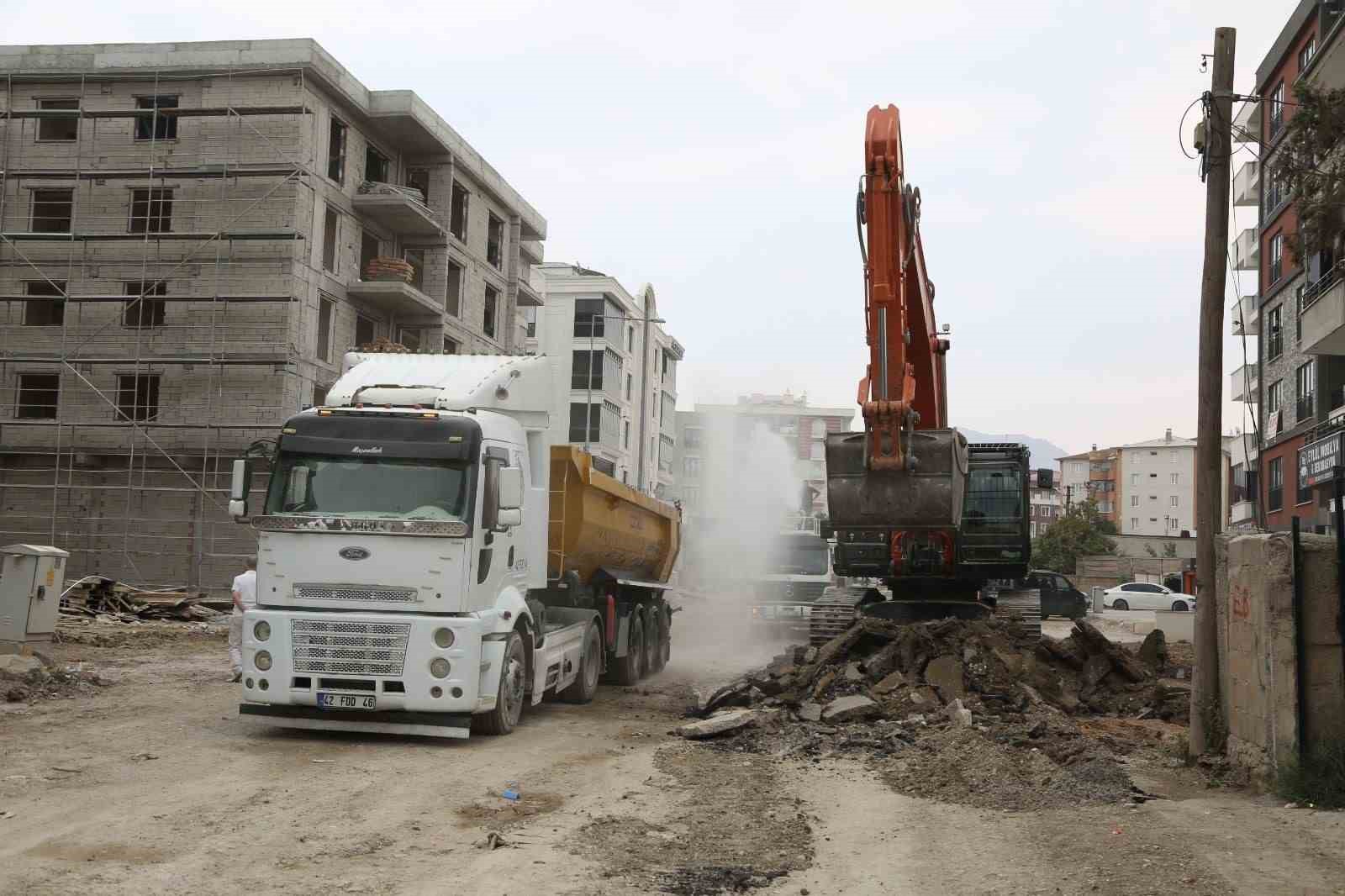 Terzioğlu Caddesi’ndeki çalışmalarda imar planı uygulanıyor