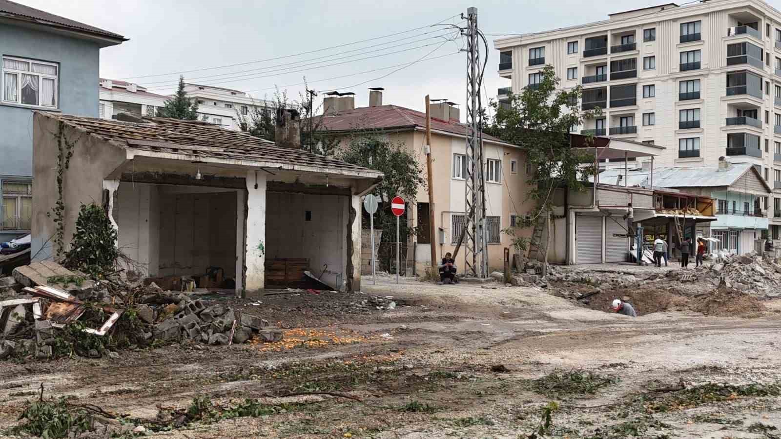 Terzioğlu Caddesi’ndeki çalışmalarda imar planı uygulanıyor