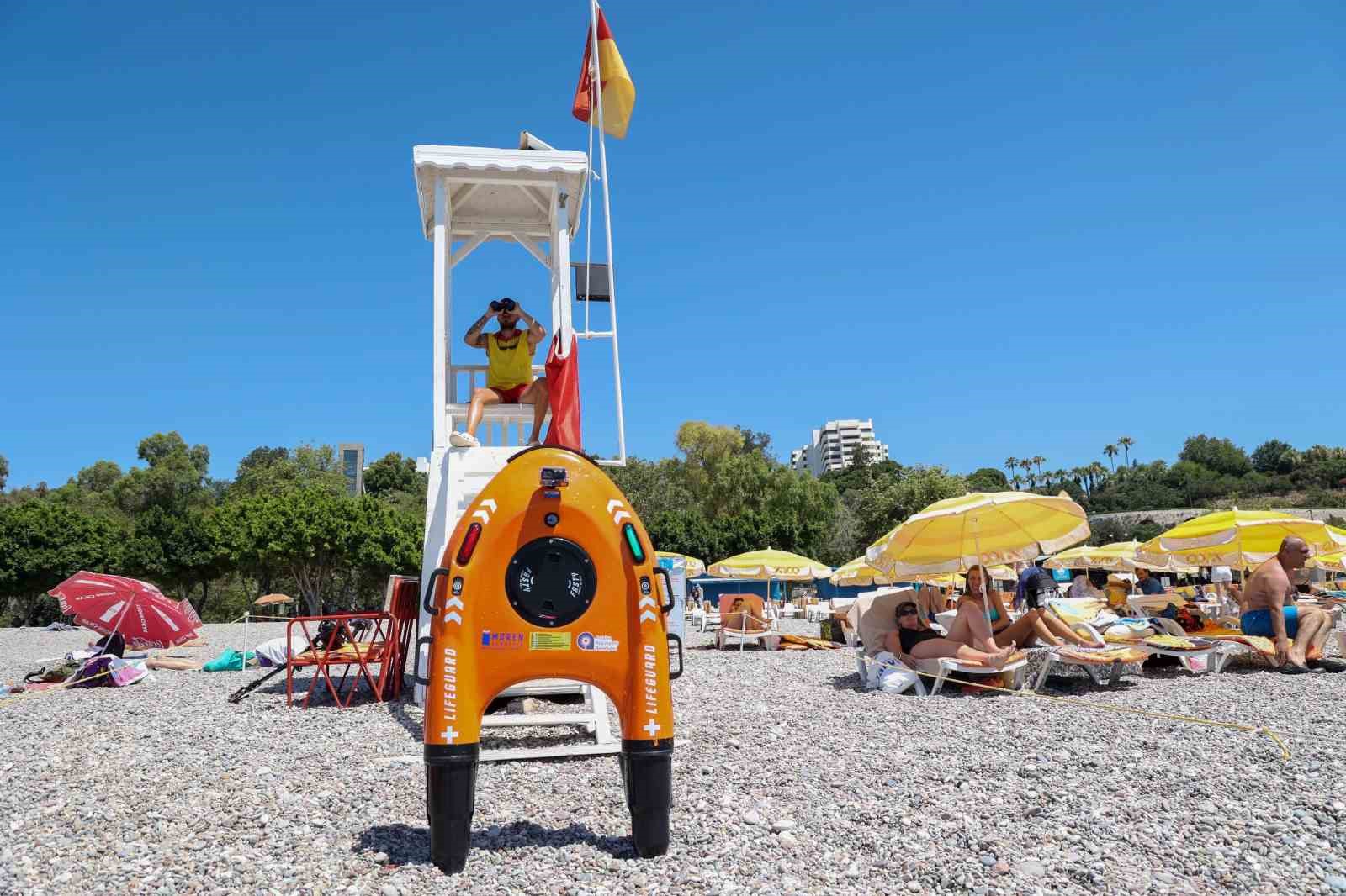 Konyaaltı Sahili’nde İnsansız Robot Cankurtaran iş başında