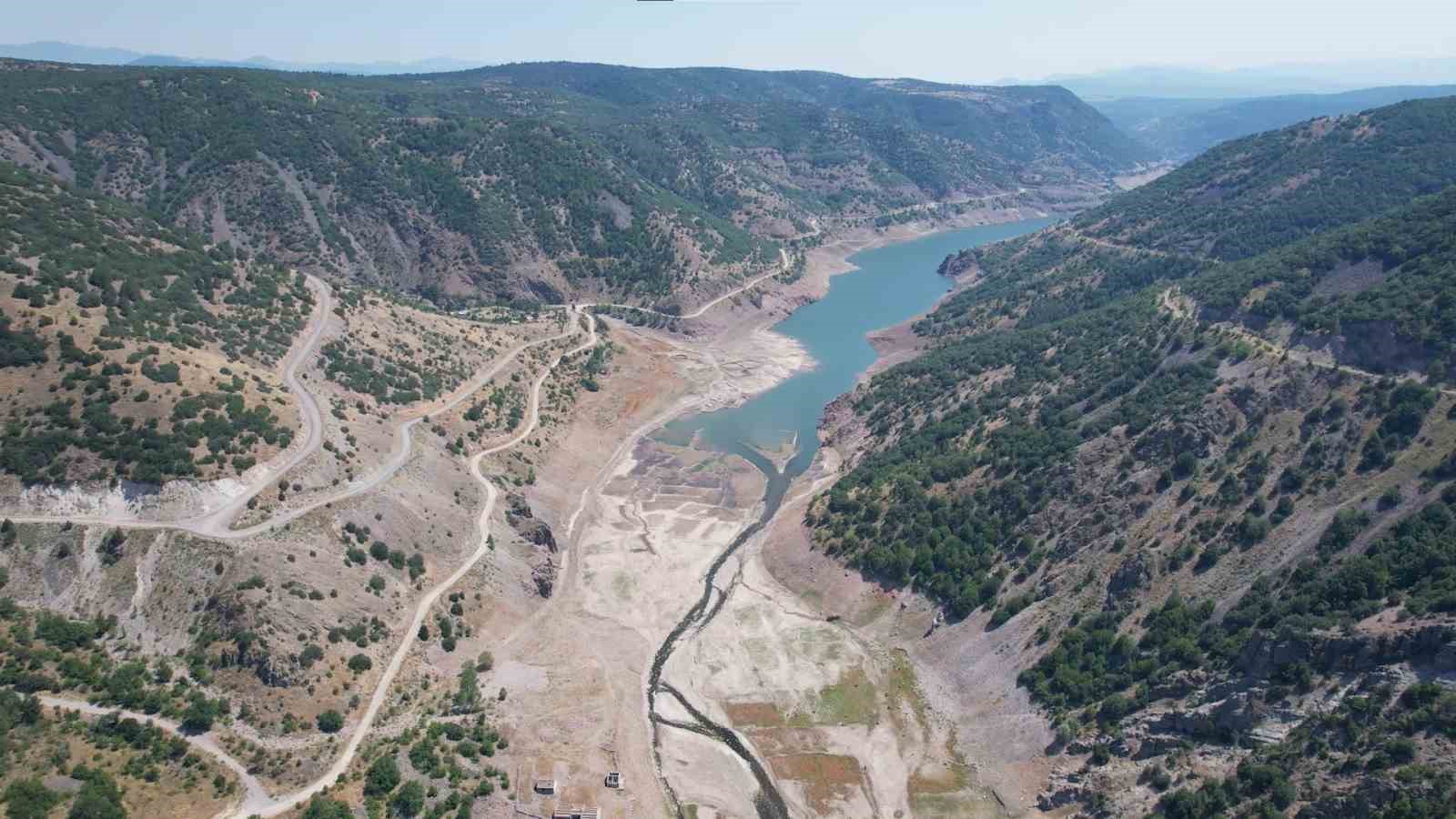 Barajlarda kritik alarm: Eski köyler gün yüzüne çıktı