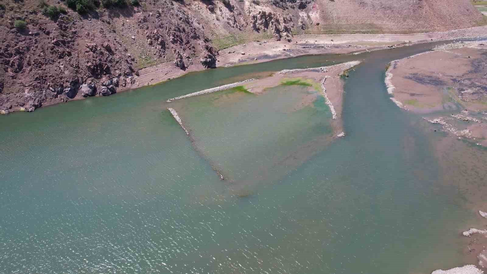 Barajlarda kritik alarm: Eski köyler gün yüzüne çıktı