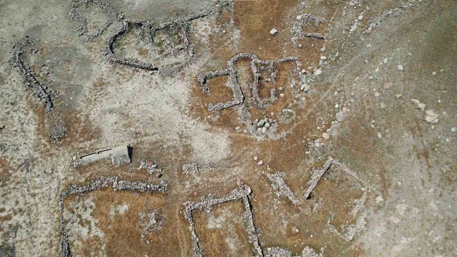 Barajlarda kritik alarm: Eski köyler gün yüzüne çıktı