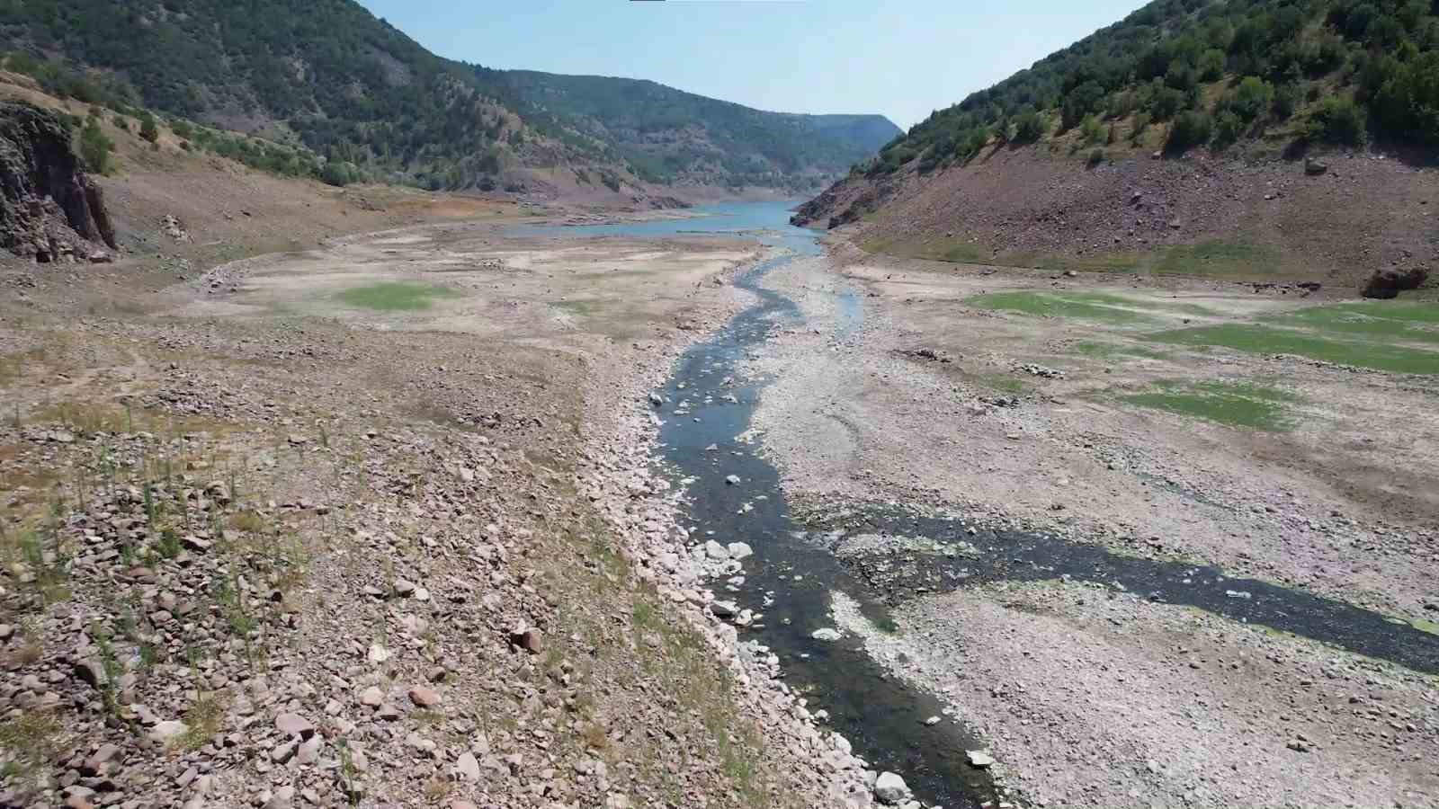 Barajlarda kritik alarm: Eski köyler gün yüzüne çıktı