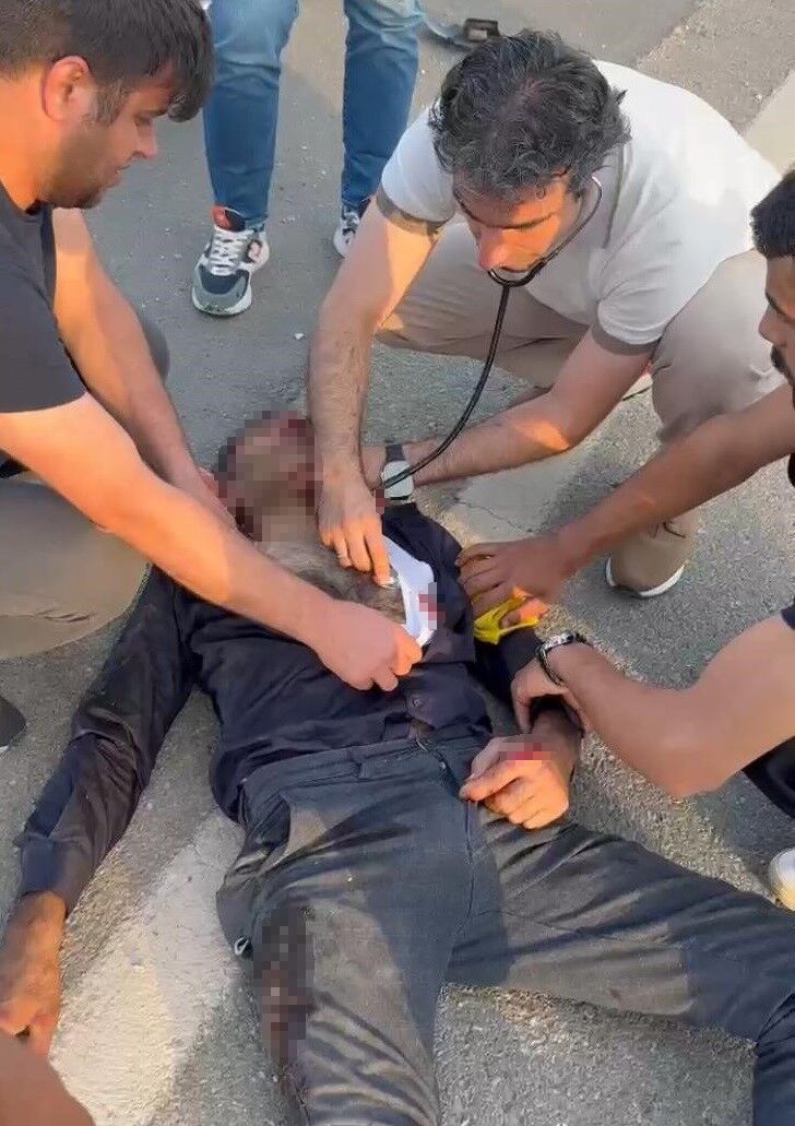 Kazada yaralanan sürücüye yoldan geçen doktor müdahale etti