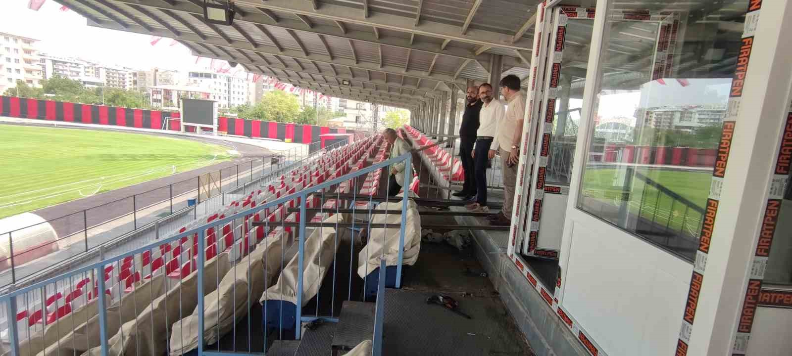 Gazetecilerden, basın tribününün yeniden düzenlenmesi talebi