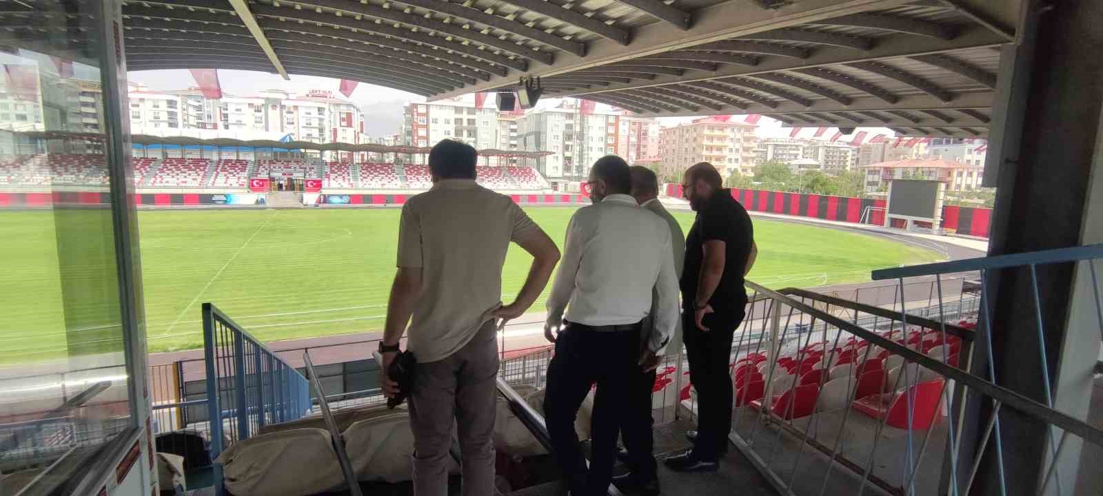 Gazetecilerden, basın tribününün yeniden düzenlenmesi talebi