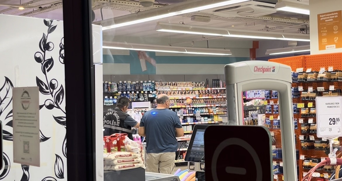 Markette dehşet saçtı, 2 saat sonra ormanda yakalandı