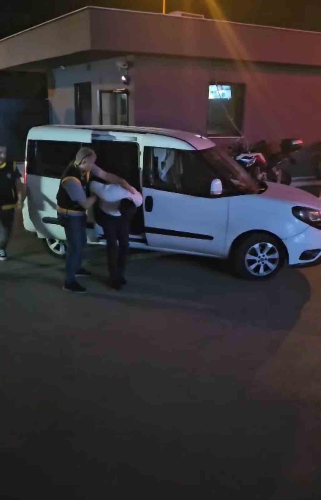 Markette dehşet saçtı, 2 saat sonra ormanda yakalandı