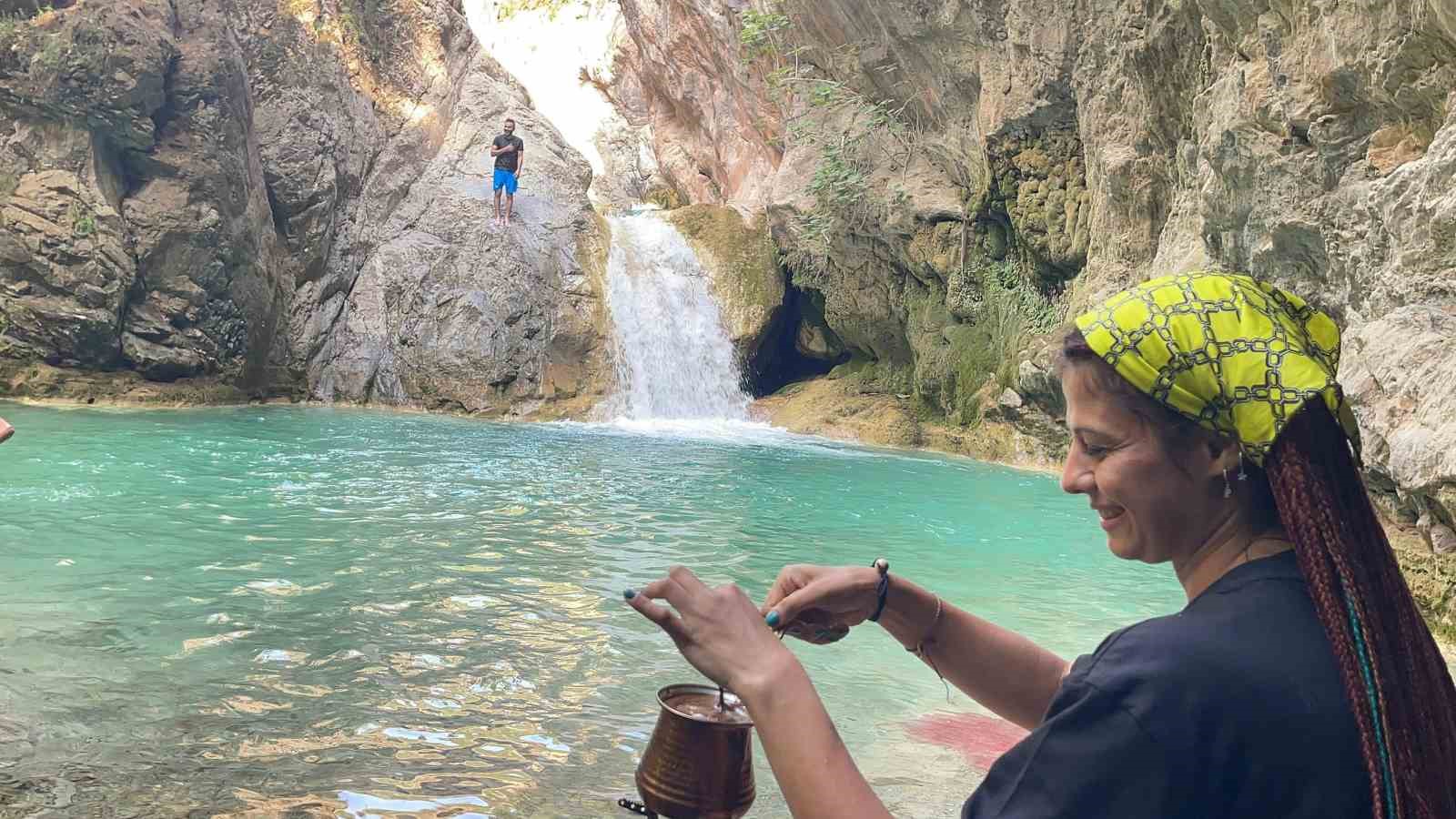 Zorlu parkurların ardındaki saklı cennet Sarısu Şelalesi