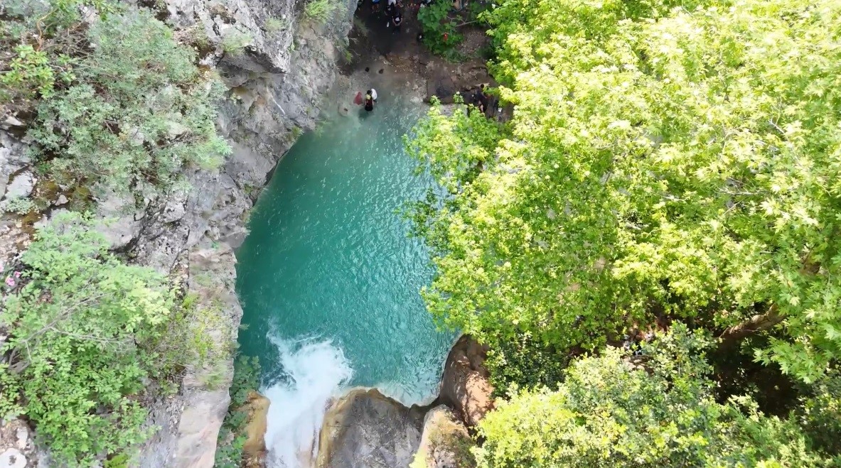 Zorlu parkurların ardındaki saklı cennet Sarısu Şelalesi