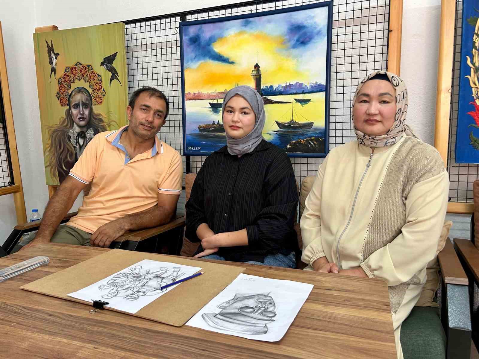 Vanlı Melek engelleri resim sanatıyla aştı