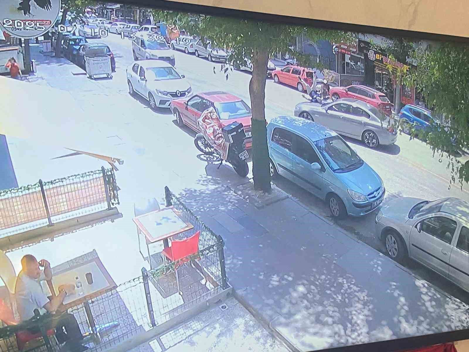 Otomobilin çarptığı yaya havada takla attı