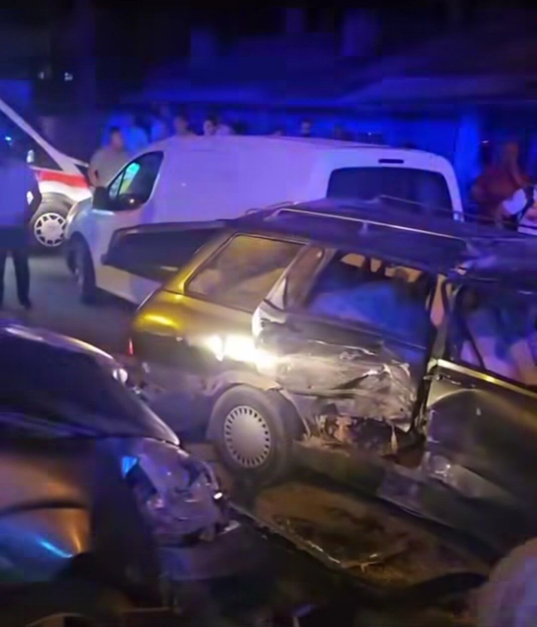 Van’da üç araç çarpıştı: 5 yaralı