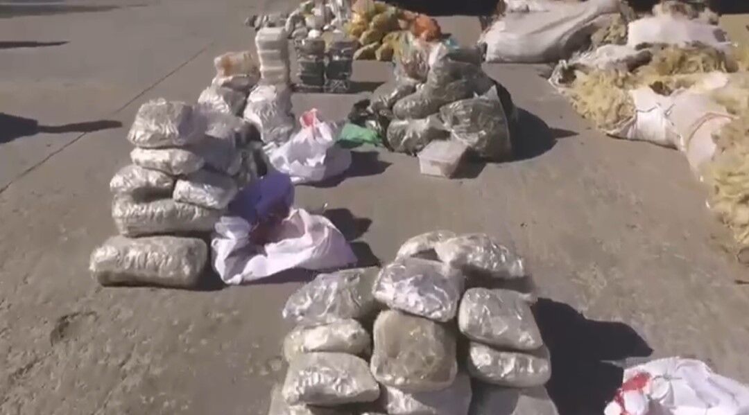 Van’da kamyonetteki yün çuvallarının içinden 122 kilo uyuşturucu çıktı