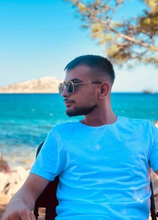 Otomobil bariyerlere çarptı: 1 ölü, 1 yaralı