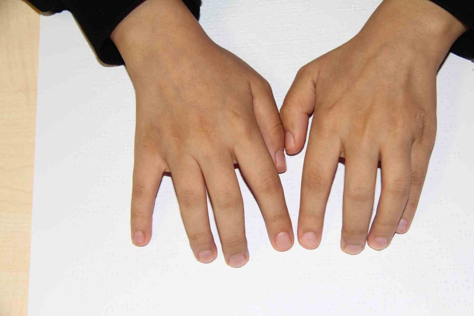 Karanlık dünyalarını Kur’an-ı Kerim ile aydınlatıyorlar