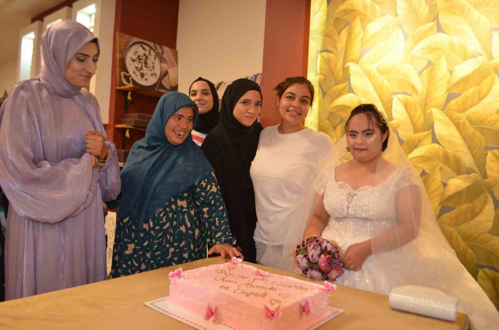 Down sendromlu Nisan Nur’un gelinlik hayali gerçek oldu