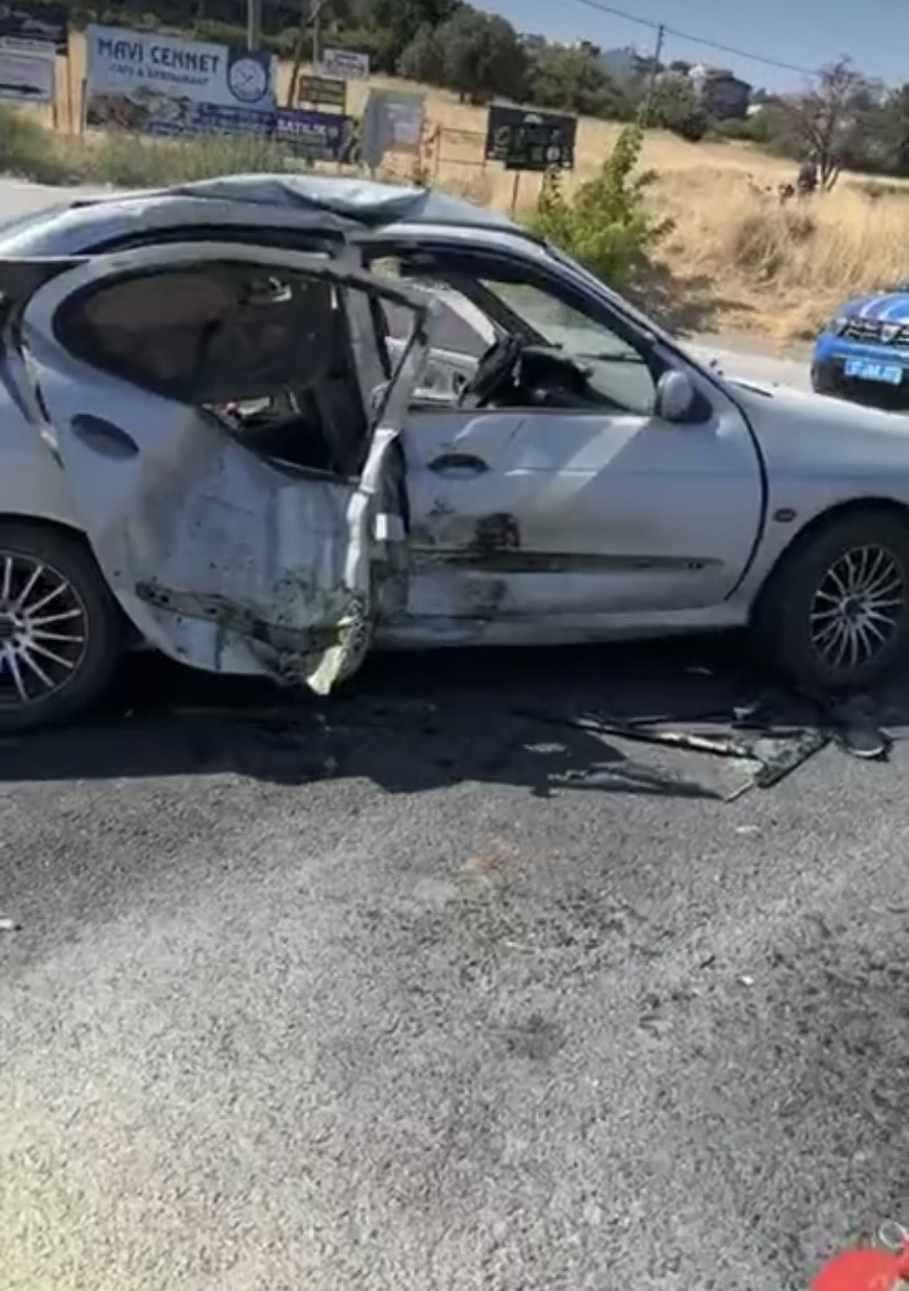 Çanakkale’de otomobil ile motosiklet çarpıştı: 6 yaralı