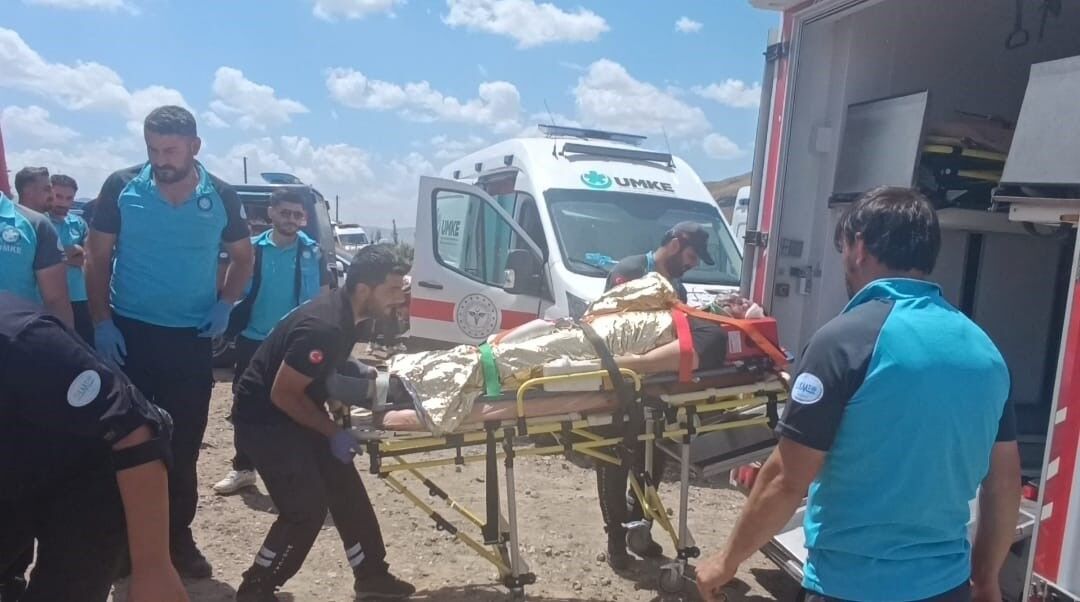 Van’da düşmeye bağlı yaralanan vatandaşları kurtarma tatbikatı