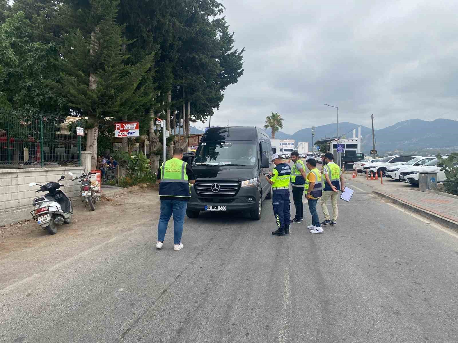 Korsan taşımacılık denetiminde 20 araca ceza yazıldı