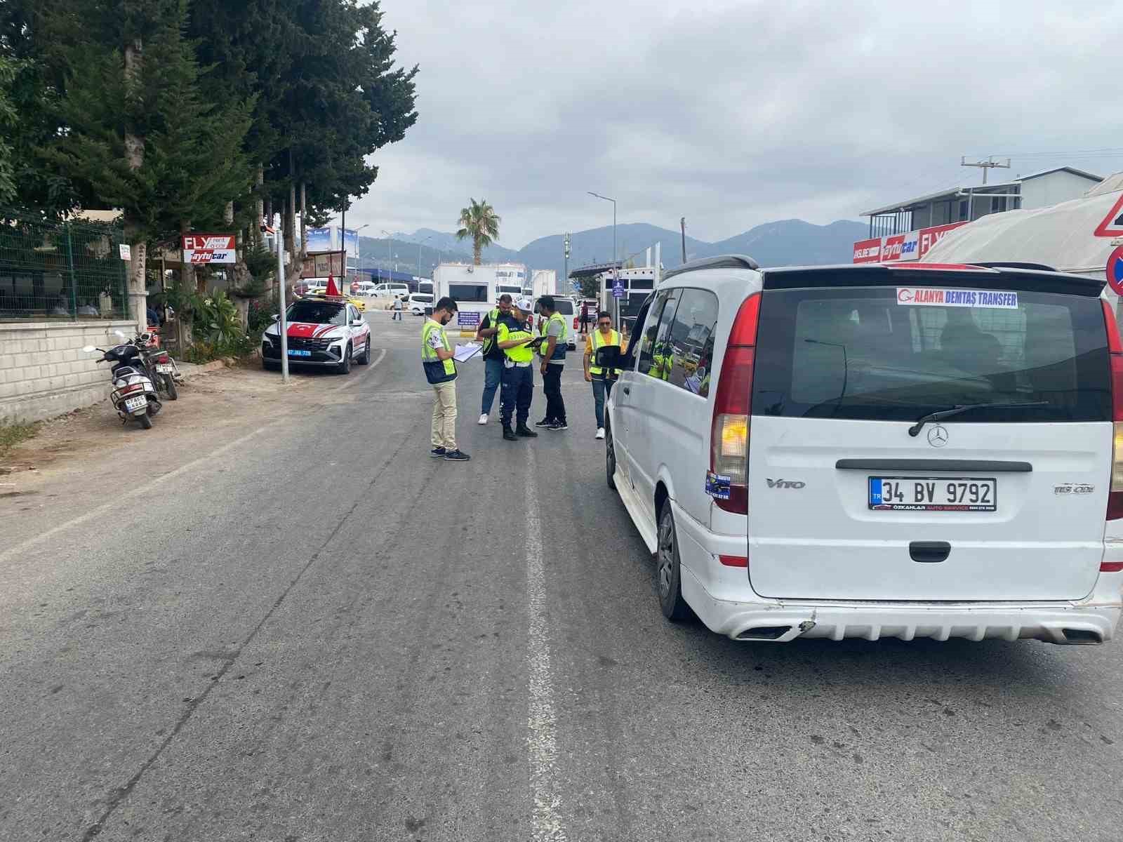 Korsan taşımacılık denetiminde 20 araca ceza yazıldı