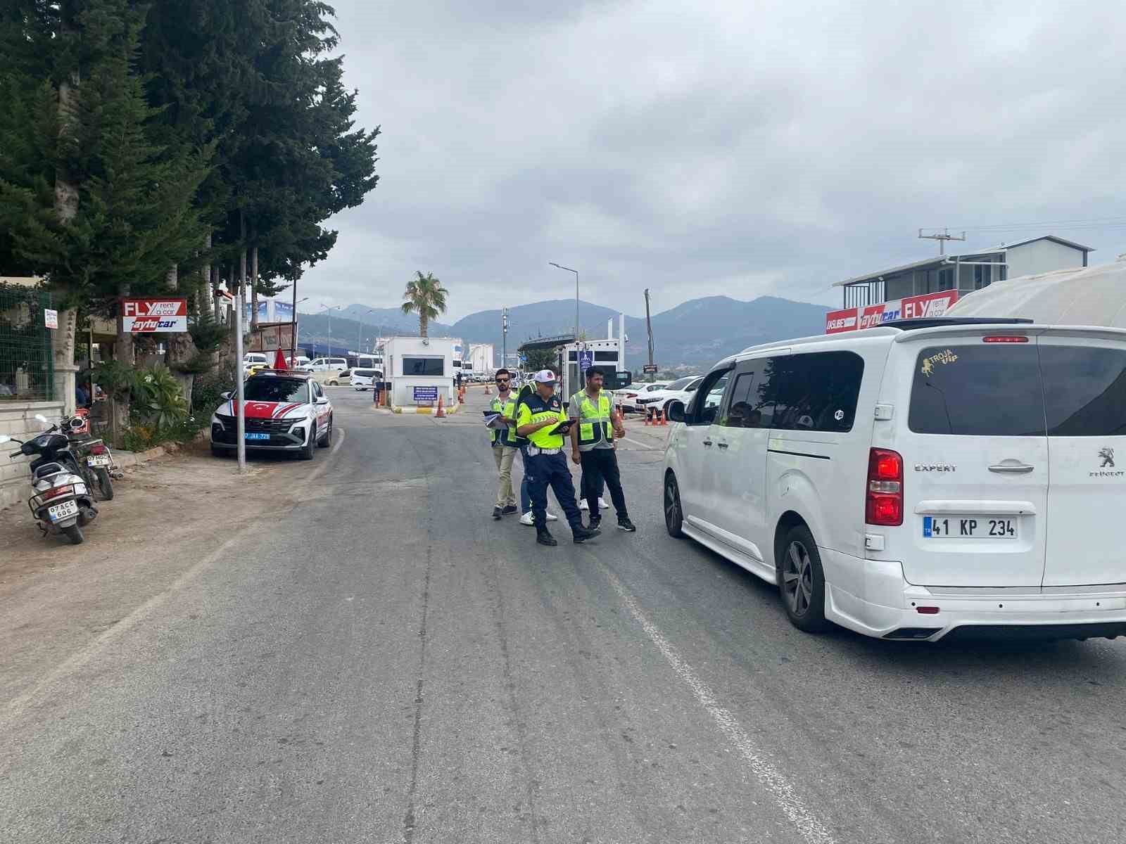 Korsan taşımacılık denetiminde 20 araca ceza yazıldı