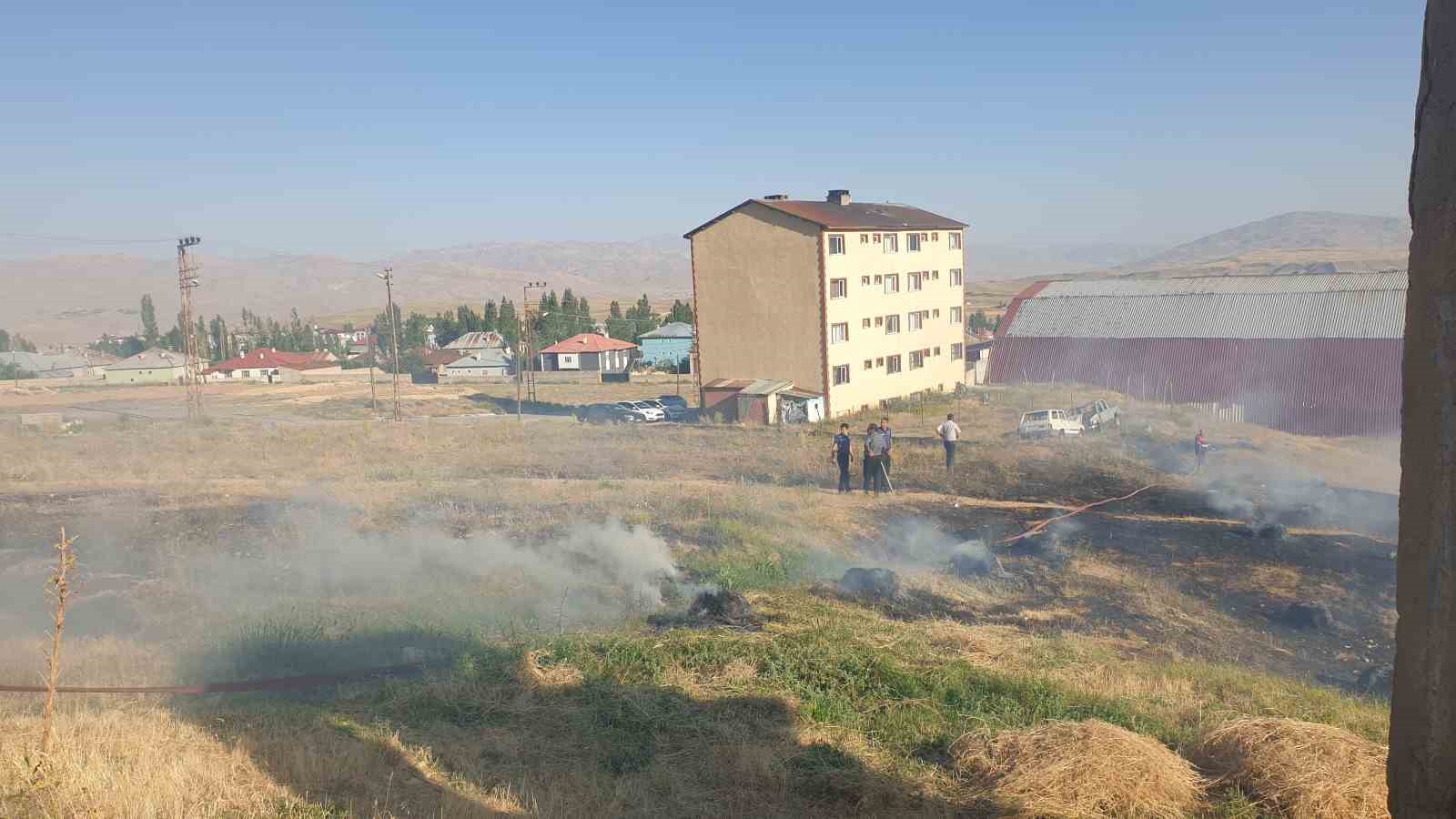 Başkale’de anız yangını