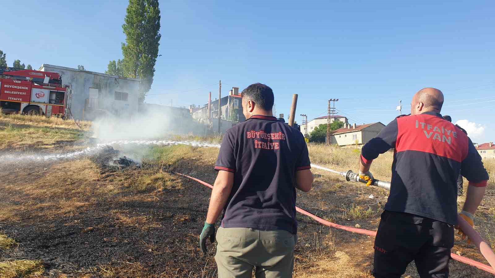 Başkale’de anız yangını