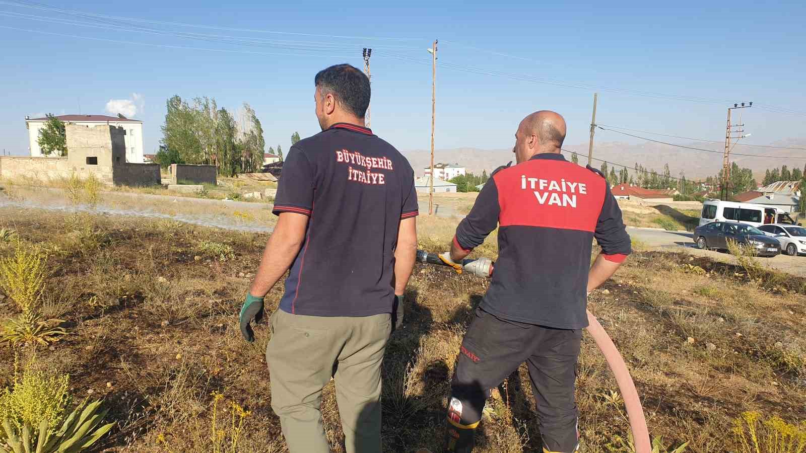 Başkale’de anız yangını