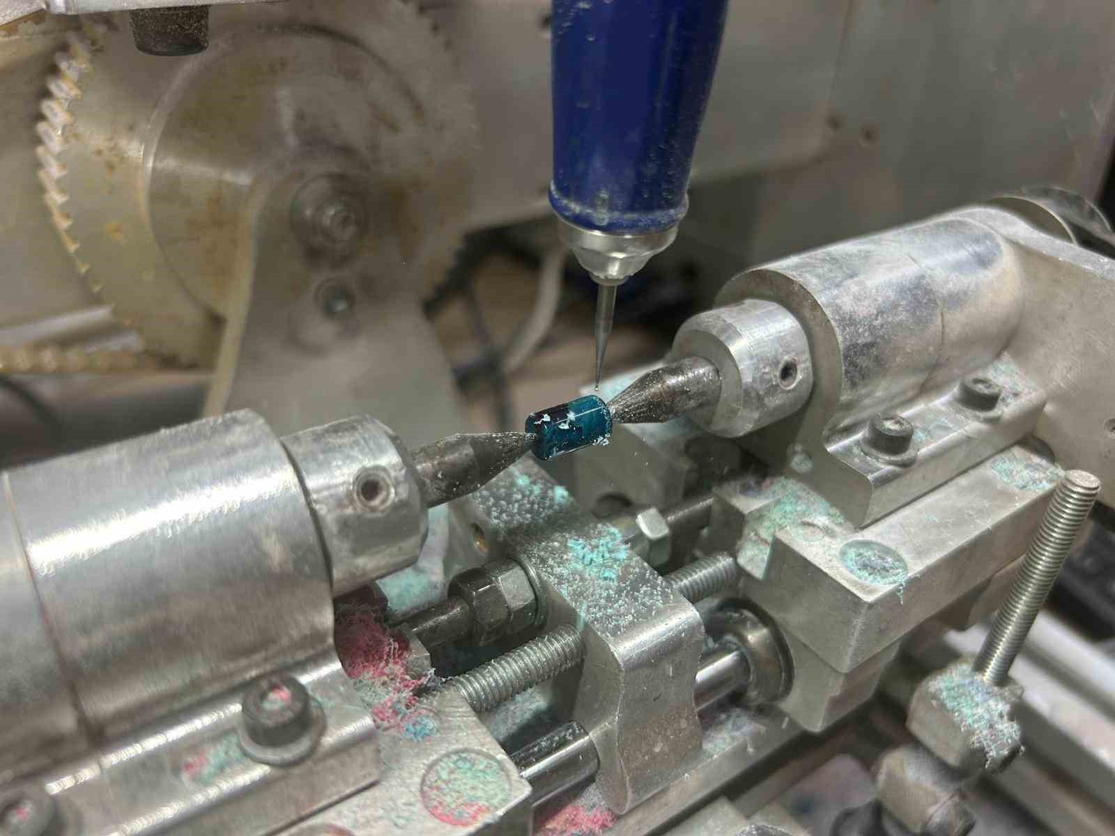 Van’ın tek gümüş kakma ustası mesleğini yaşatıyor