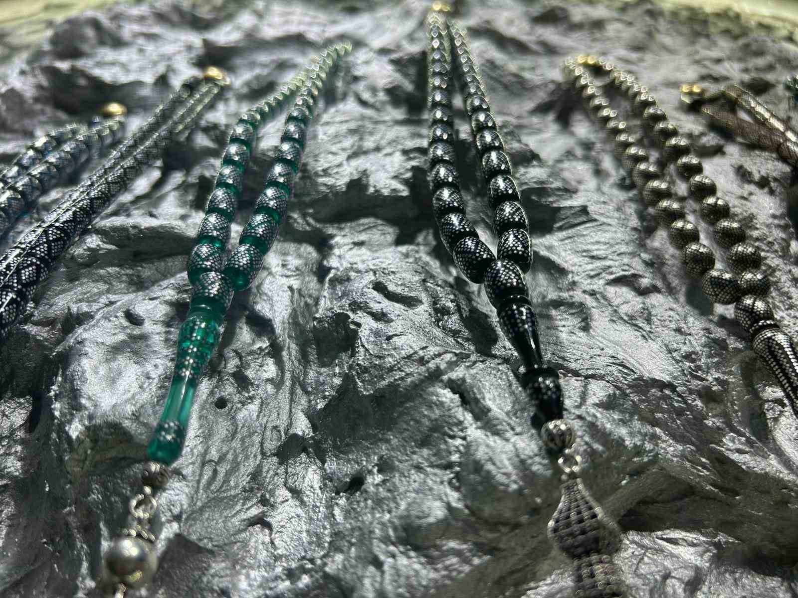 Van’ın tek gümüş kakma ustası mesleğini yaşatıyor